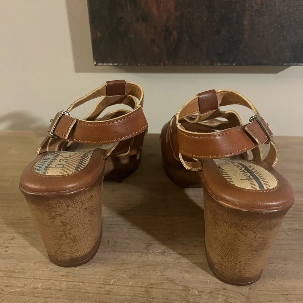 b.o.c. Tan Leather Women's Sandals‎